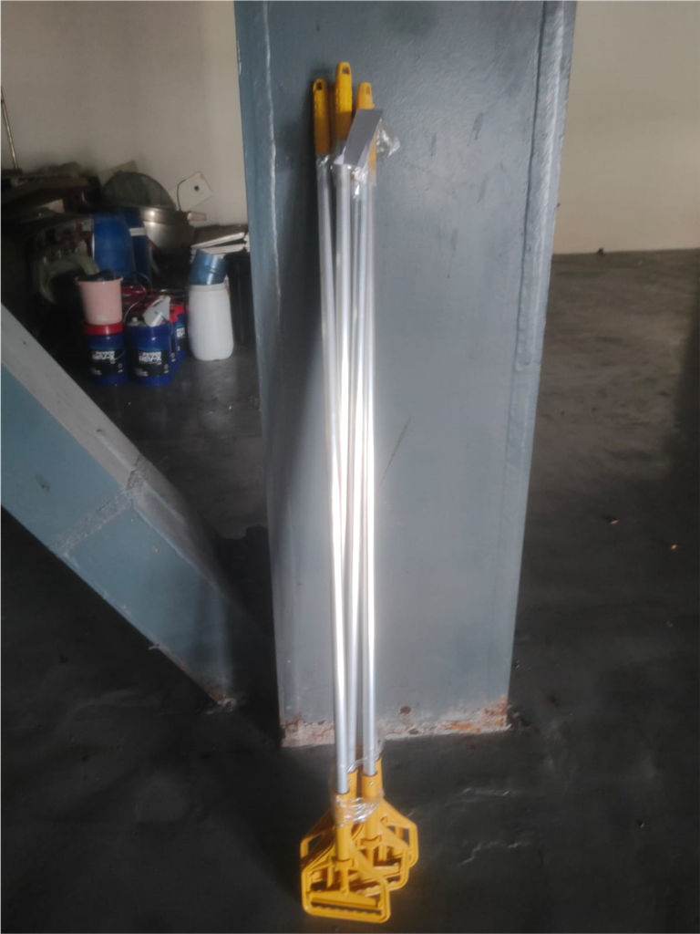 KC00002 - MOP HANDLE ALUMINUM  