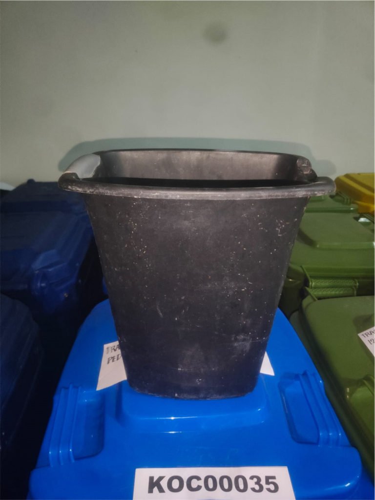 KC00449 - TRASHBIN BLACK