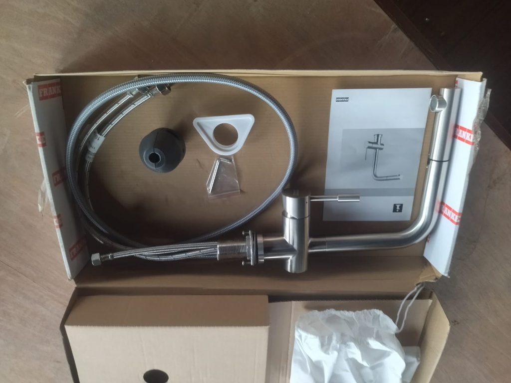 PM00076 - FRANKE FAUCET W/ PULL OUT LEVER