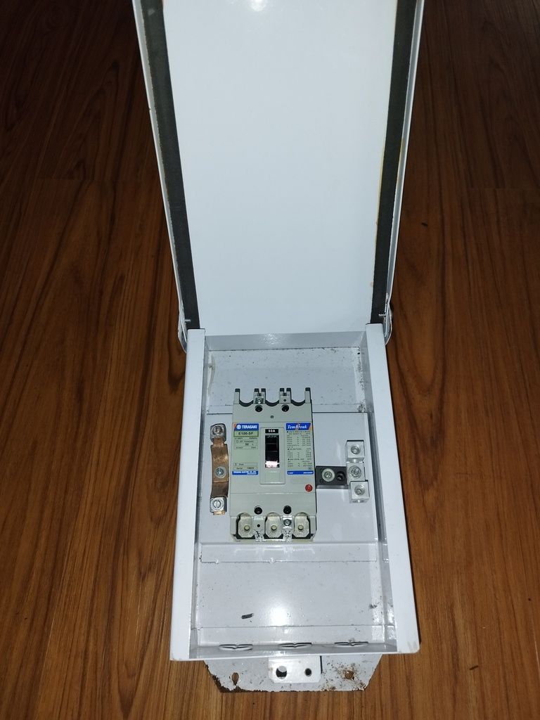 PM00010 - CIRCUIT BREAKER WITH PANEL