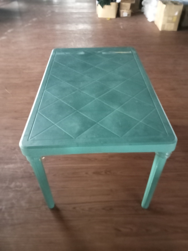 PM00525 - PLASTIC TABLE 