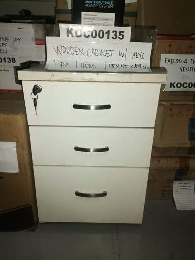 [KC00135] KC00135 - WOODEN CABINET W/KEY