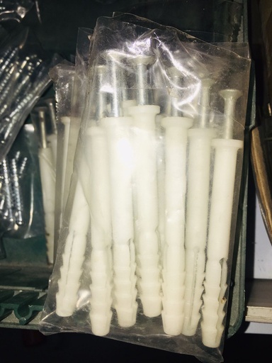 [KC00237] KC00237 - NYLON WALL PLUG WITH SCREW 3"
